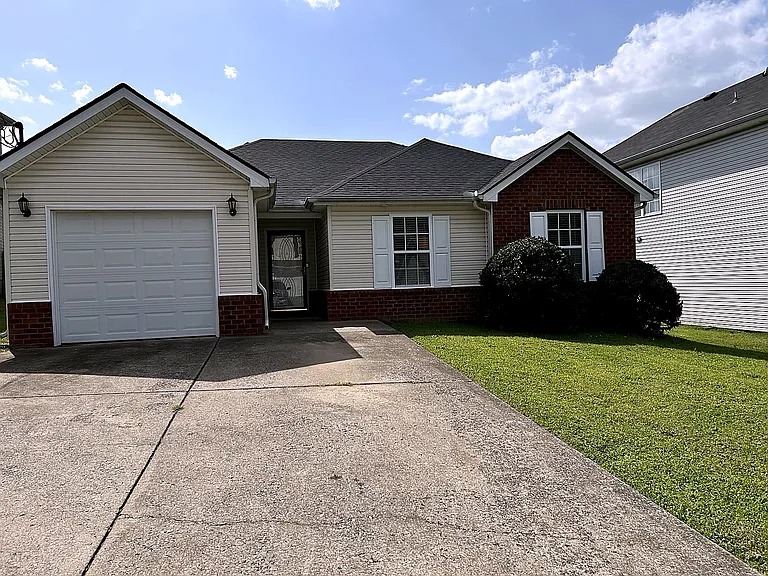 335 Sarna Dr — Photo 2