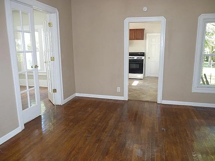 327 N Church St — Photo 8