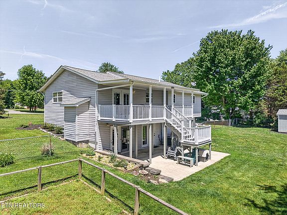 3rd image of 136 Hood Dr
