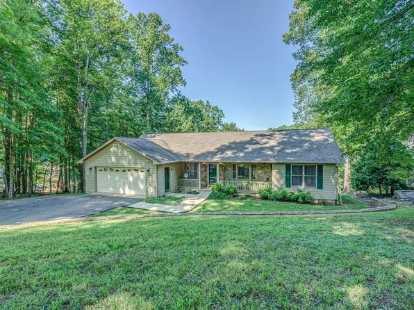 320 Larboard Dr, Moneta, VA 24121