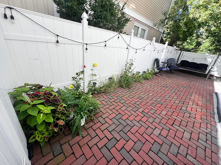 74 Lowell St #1B — Photo 1