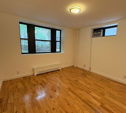 2nd image of 20 Sidney Pl APT B