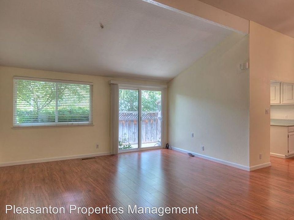 2nd image of 120 Westfield Cir