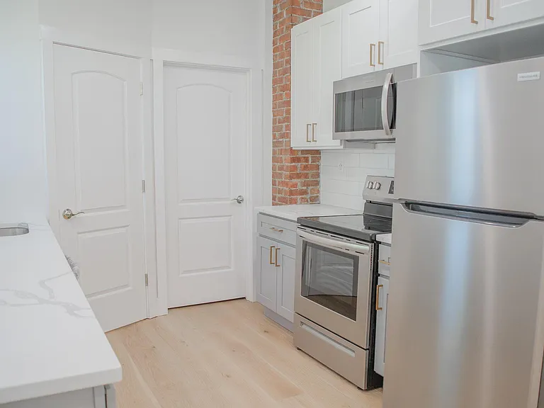 14 Brown Ave — Photo 6