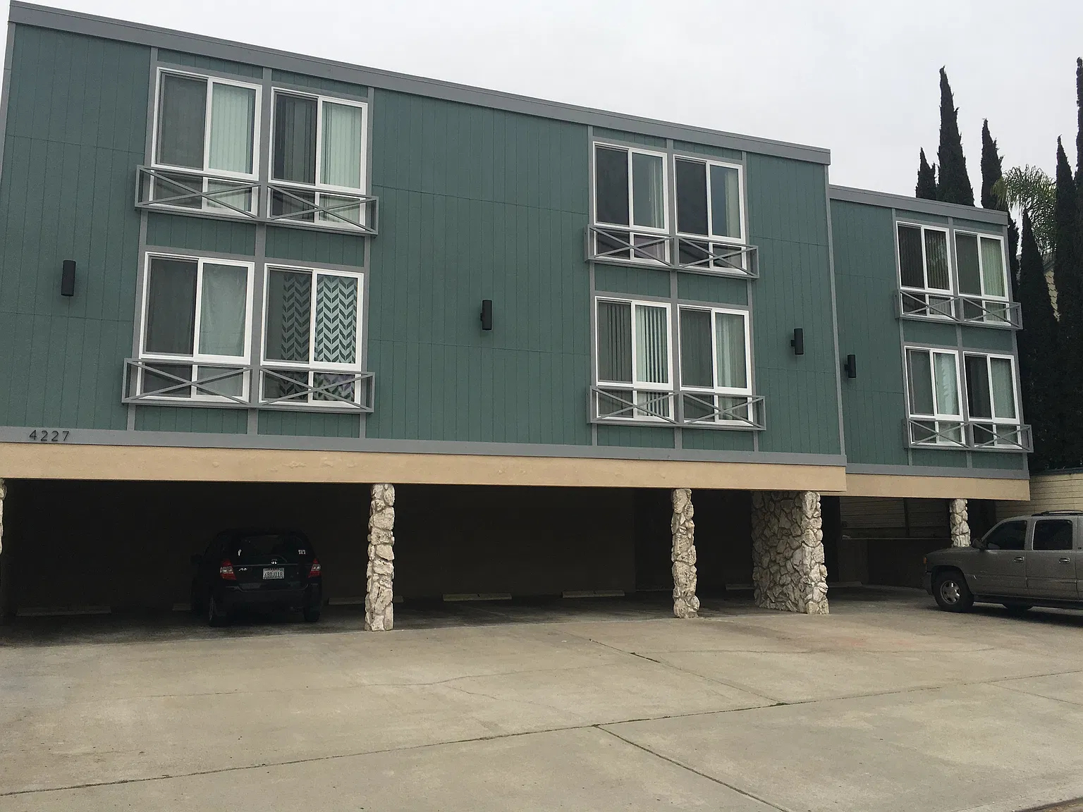 2 bed, 800 sqft, $2,500 — Photo 1