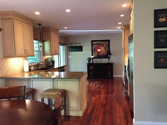 2nd image of 303 Brentford Ct