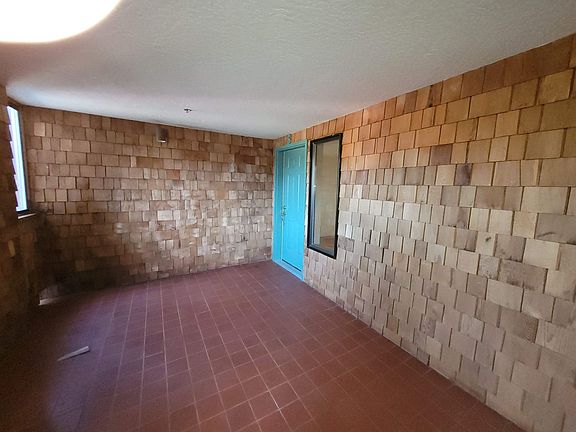 5th image of 226 W 2nd St APT 6