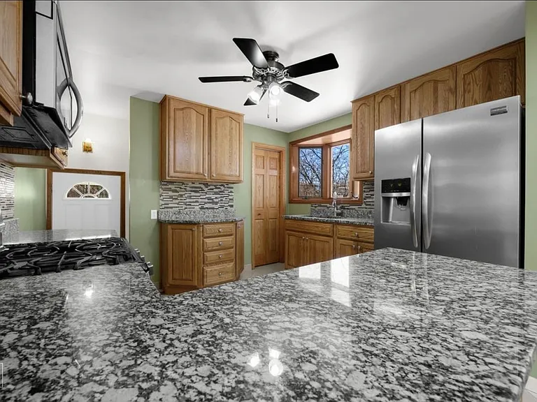 105 E Red Oak Ave — Photo 4