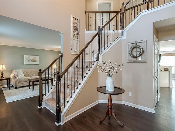 5th image of 429 Cypress Pl