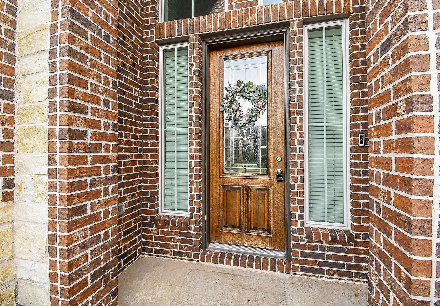 4 bed, 3.5 bath, 3776 sqft, $3,200 — Photo 3