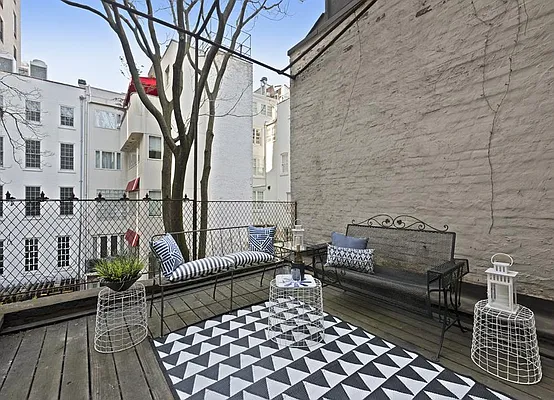 Sold by Warburg | media 12