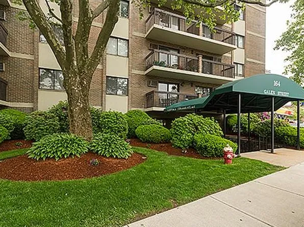 164 Galen St APT 68, Watertown, MA 02472