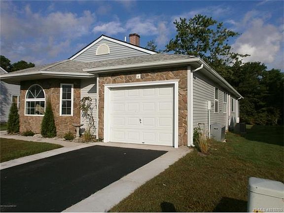 3rd image of 11 Stockport Dr