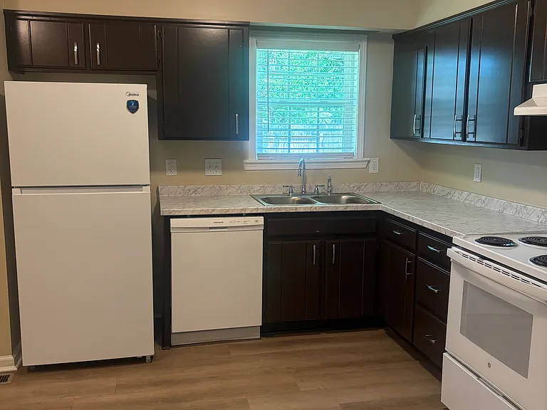 1039 N Lakeshore Dr — Photo 15