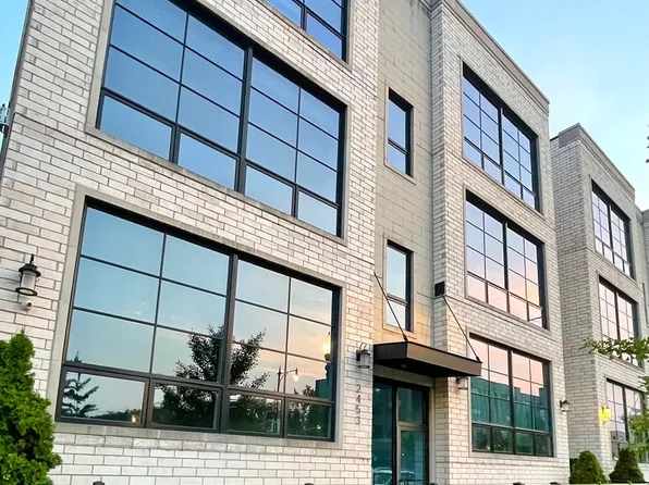 2453 W Irving Park Rd APT 1E, Chicago, IL 60618