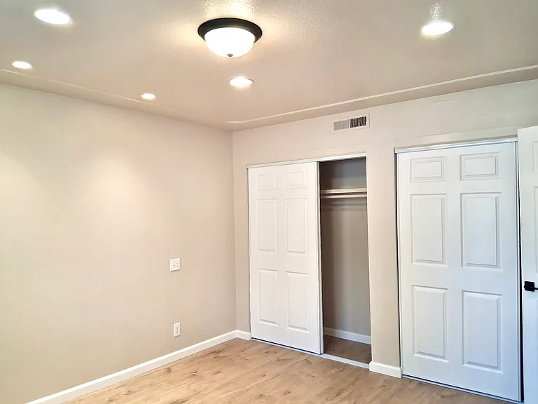 187 Washington St — Photo 13