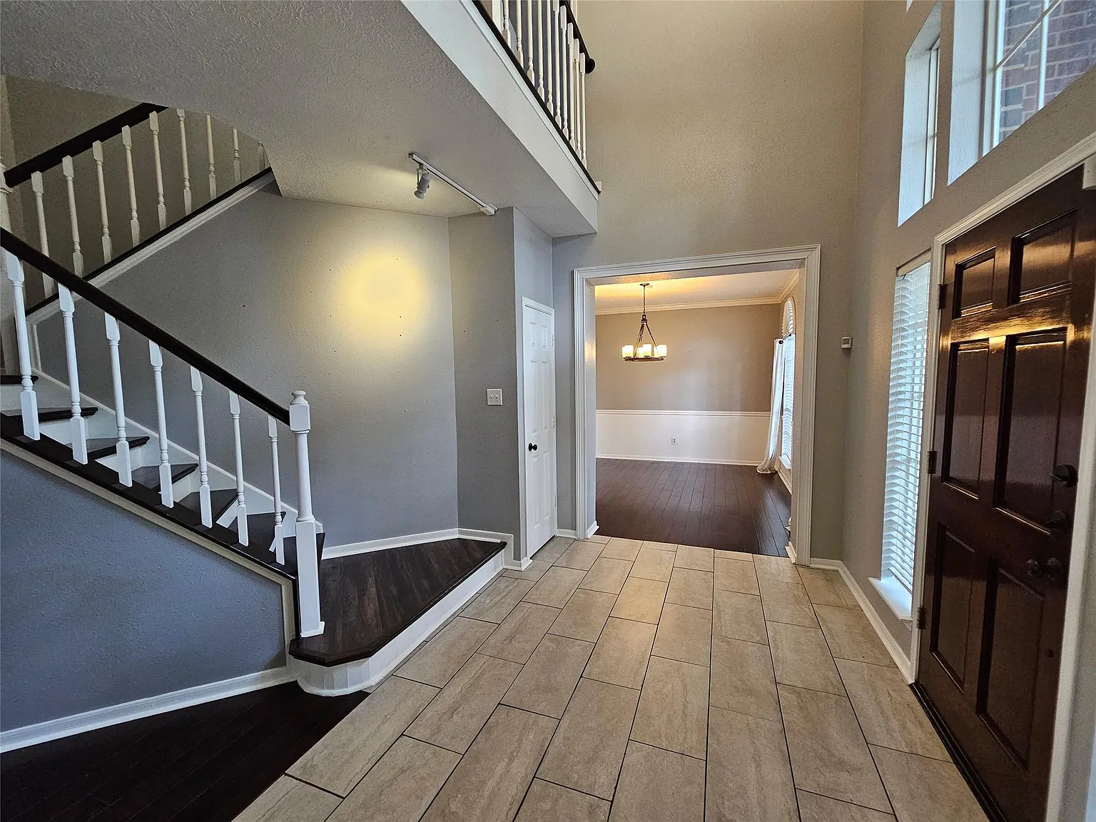 4 bed, 2.5 bath, 2924 sqft, $2,500 — Photo 2