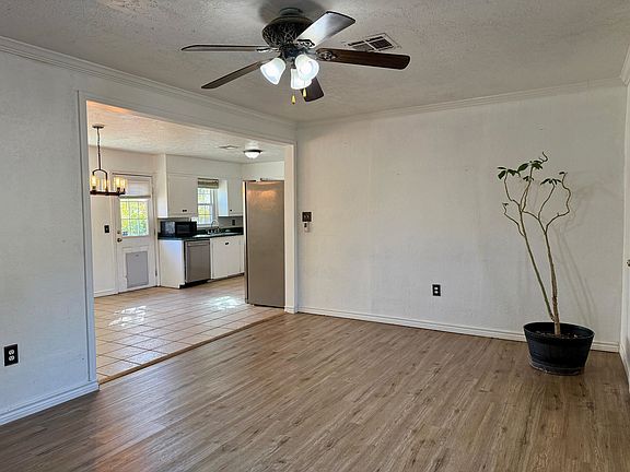 4th image of 1902 W Randall Ave