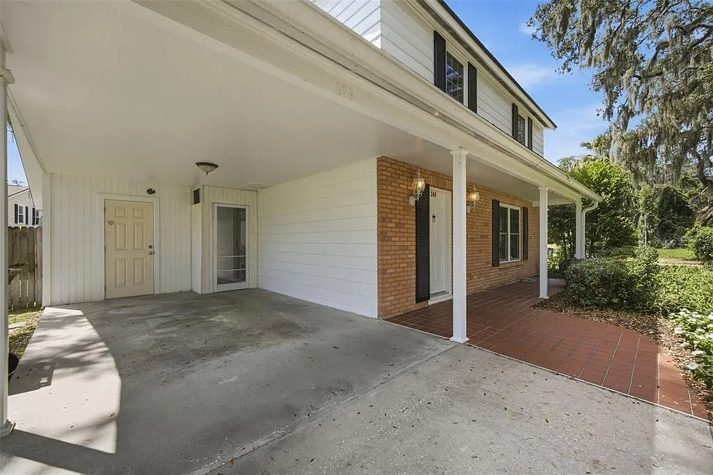 3 bed, 1.5 bath, 1484 sqft, $1,995 — Photo 2