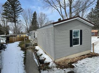 6748 Maple Dr, Benzonia, MI 49616