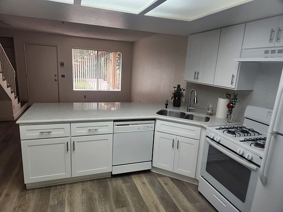 4th image of 718 S Howard St #104
