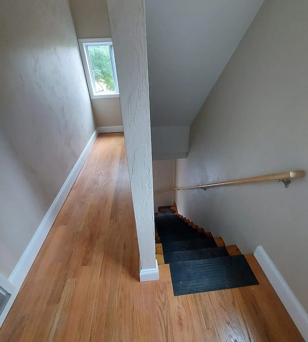 3 bed, 1.5 bath, 1100 sqft, $2,300 — Photo 2