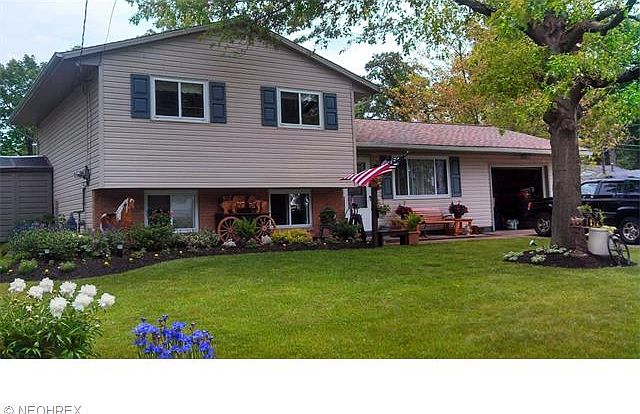 1st image of 1221 Sanford St