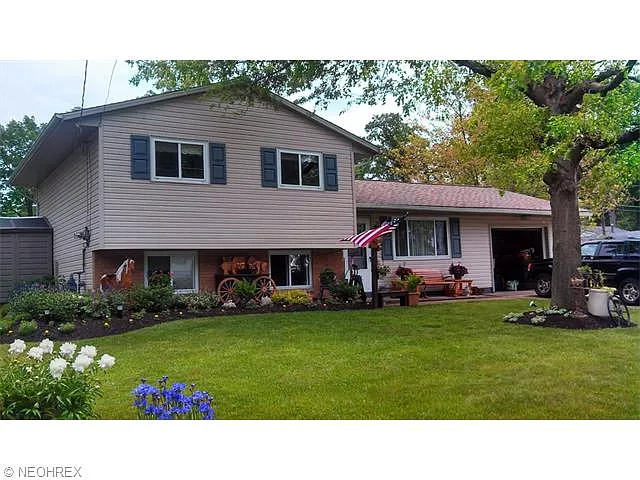 1221 Sanford St photo 1