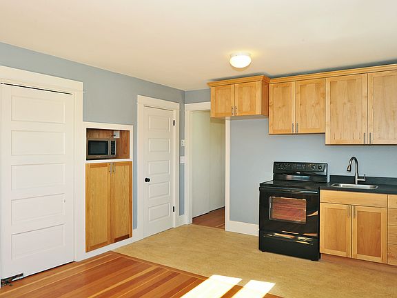 3rd image of 215 SE Urania Ln