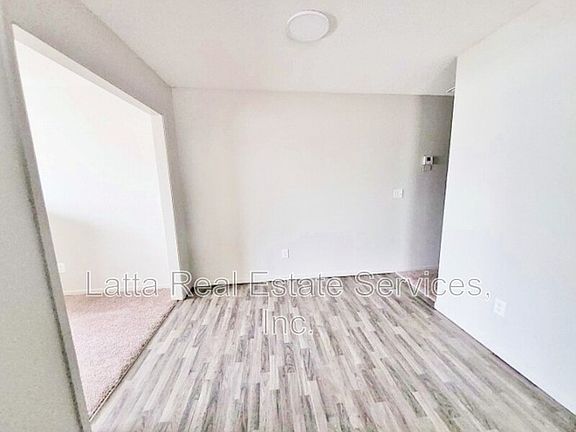 4th image of 304 W Broadway St #A