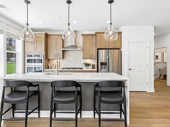 Gourmet Kitchen Seats 3