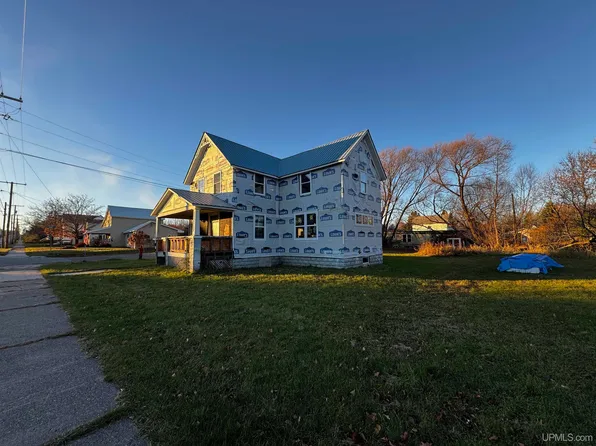 215 Michigan Ave, Baraga, MI 49908