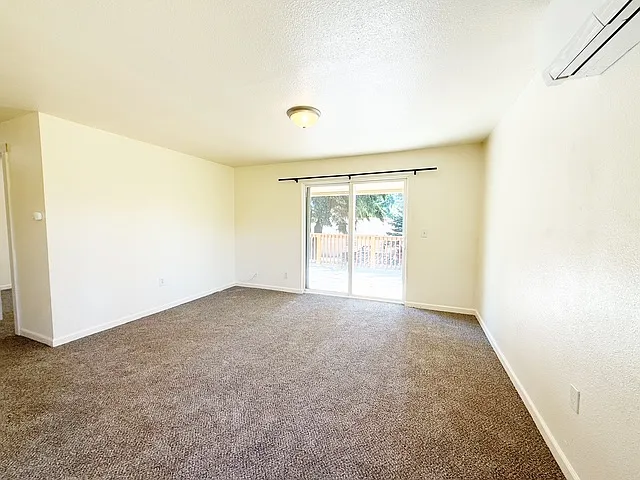 2860 Hemlock St #B — Photo 6
