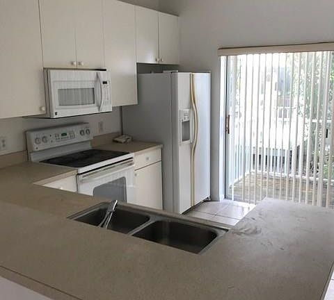 3rd image of 3269 Amanda Ln #34