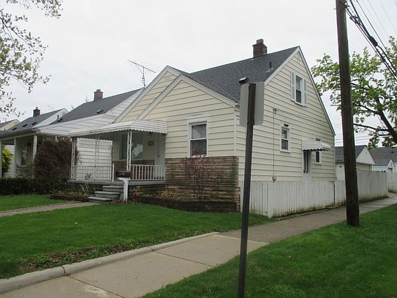 2nd image of 585 Cleveland Ave