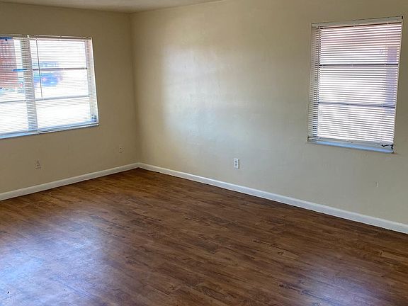 5th image of 1002 SE 12th Ter APT D