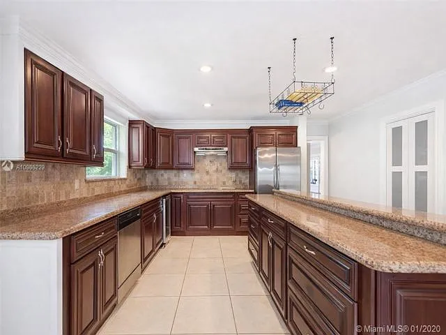 5701 SW 136th St — Photo 3