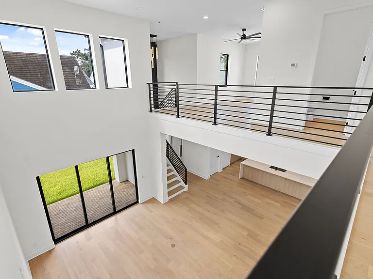 3202 W La Salle St — Photo 49