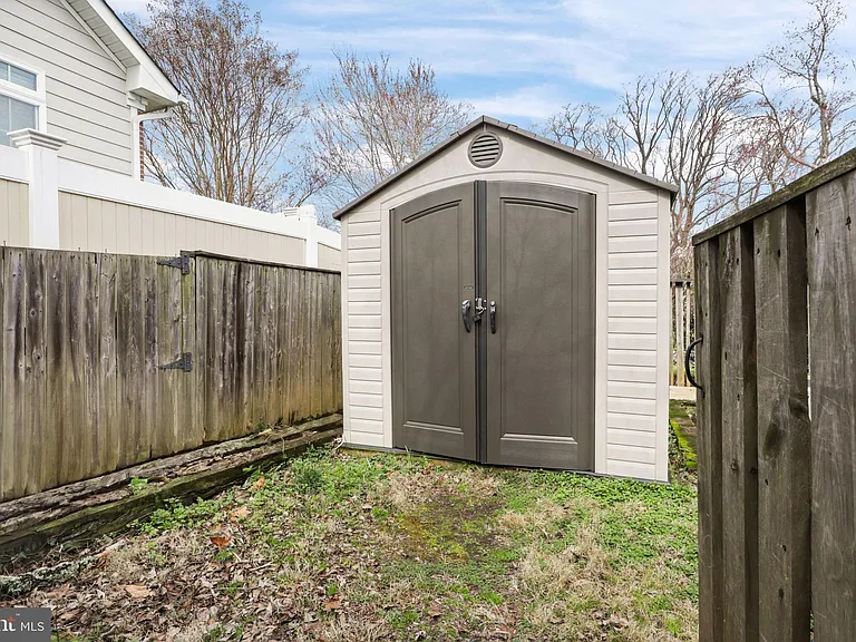 6915 Farragut Ave — Photo 23