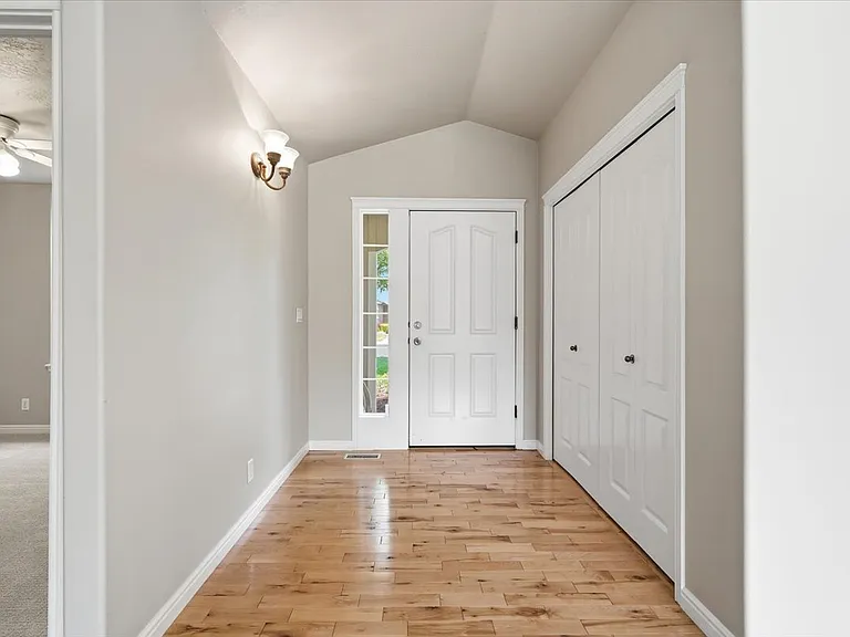 782 S Hydra Ave — Photo 5