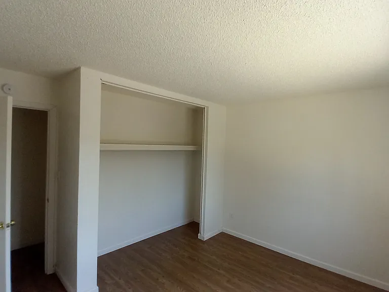 915 W Miner St — Photo 18