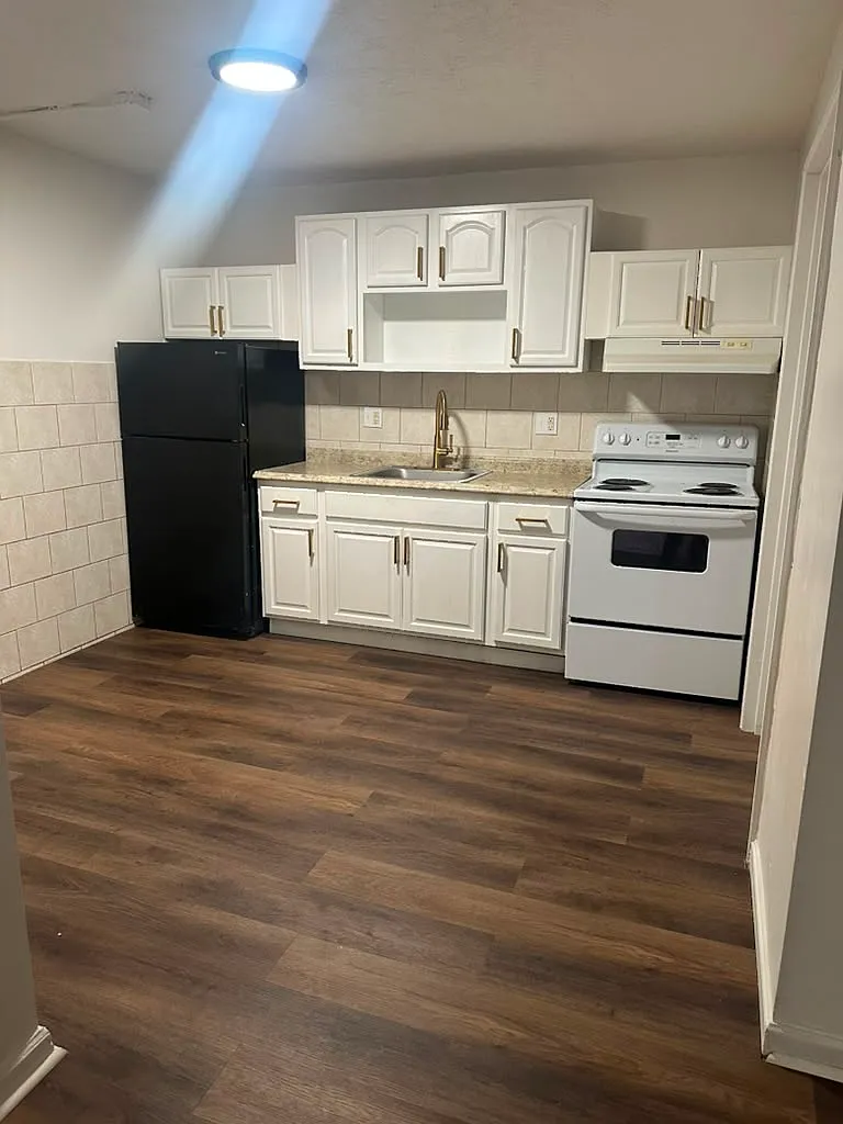1 bed, 800 sqft, $1,300 — Photo 2