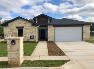33 Rio Seco Dr, Uvalde, TX 78801