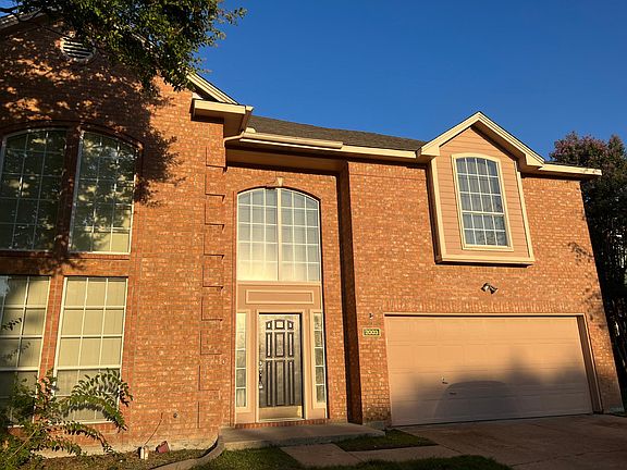 Gorgeous 3-bedroom/2.5 bath recently renovated single-family home with fenced backyard & private pool, located in quiet neighborhood.
