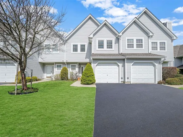 301 Erik Drive #301, East Setauket, NY 11733