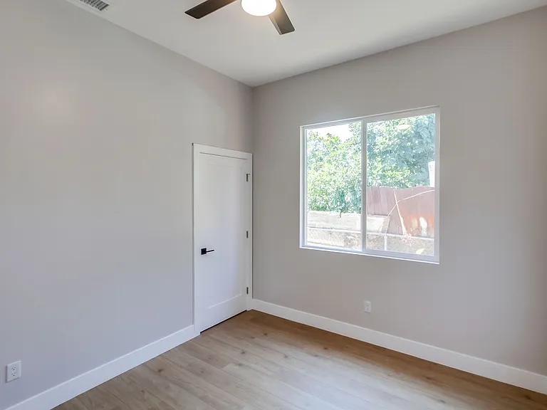 754 W 9th Ave — Photo 13