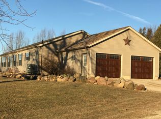 1407 270th St, Independence, IA 50644