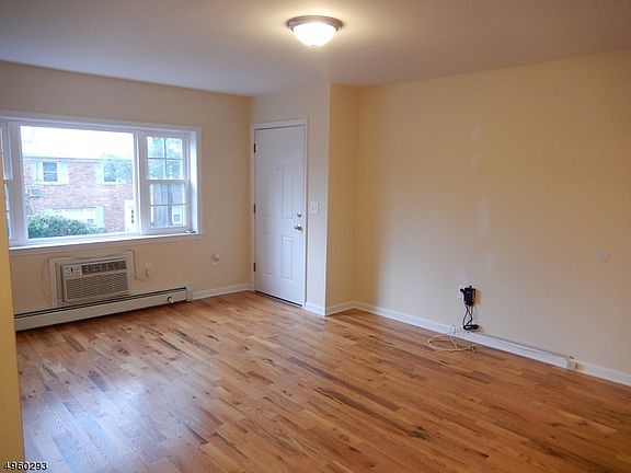 5th image of 46 Wedgewood Dr APT 129