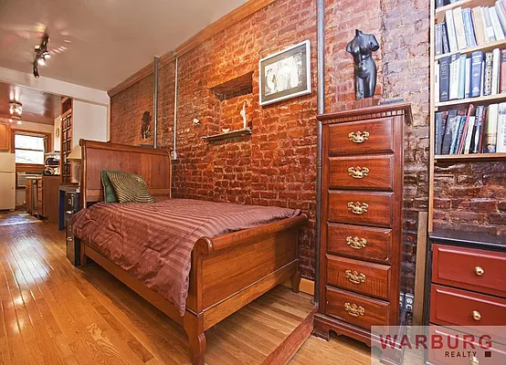 Rented by Warburg | media 48