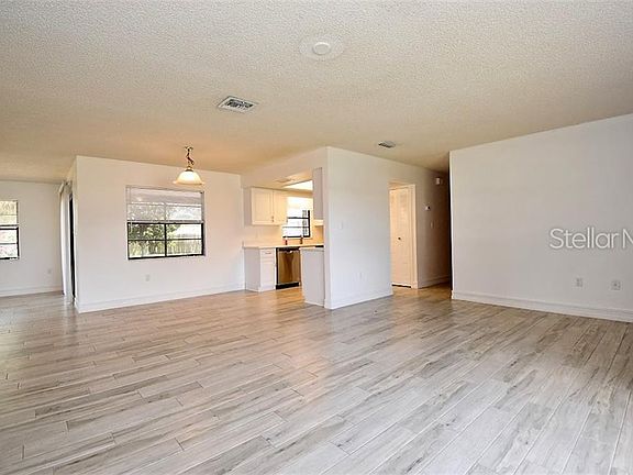 2nd image of 2332 Bannister St